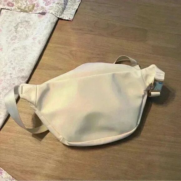 Stoney Clover Lane Jumbo Fanny Sherpa Sand with Heart Patch - Picture 7 of 7